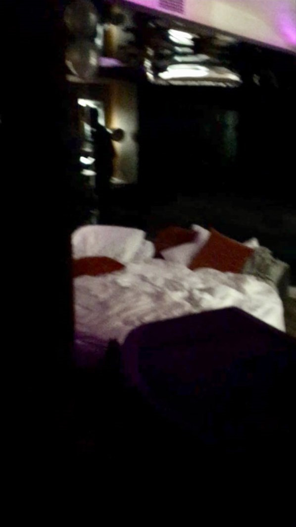 Terasta yataklı parti!