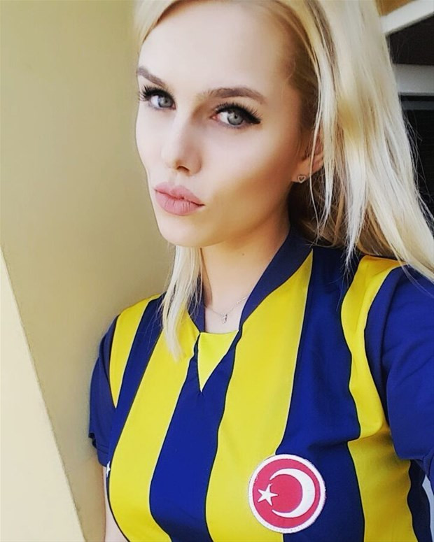 Fenerbahçe-Karabükspor maçında herkes bu güzelleri merak etmişti