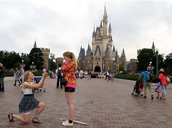 Danimarkalı çiftin sıra dışı düğününden ilginç kareler