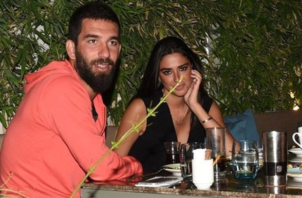 Arda Turan eski sevgilisine dönüyor