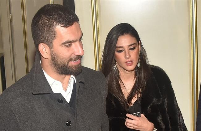 Arda Turan eski sevgilisine dönüyor