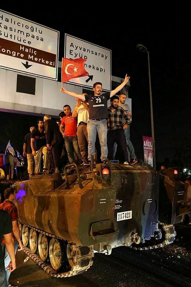 Kare kare bir kahramanlık destanı!