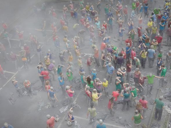 Hamburg sokaklarını Zombiler bastı! 