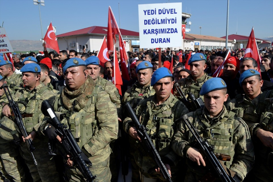 Duygulandıran anlar! Babasını böyle uğurladı