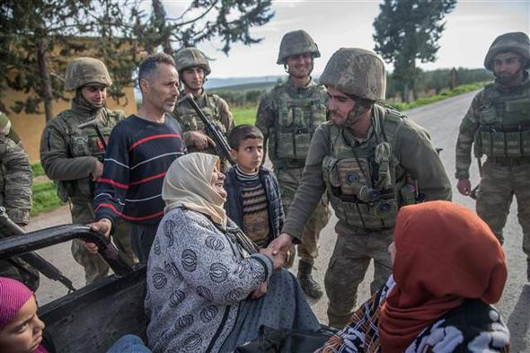 Türk komandosu Afrinde böyle işte böyle karşılandı...